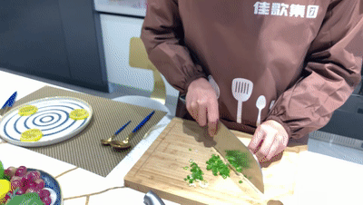 【佳歌廚房】全家都愛吃的可樂雞翅，你學會了嗎？