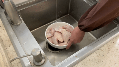 【佳歌廚房】全家都愛吃的可樂雞翅，你學會了嗎？