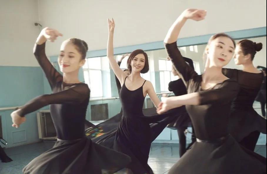 【一路佟行】佳歌品牌代言人佟麗婭主演《愛的厘米》熱播中！