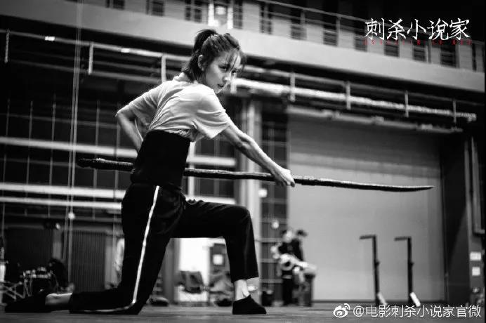 【一路佟行】佳歌品牌代言人佟麗婭特別出演《刺殺小說家》大年初一即將上映！