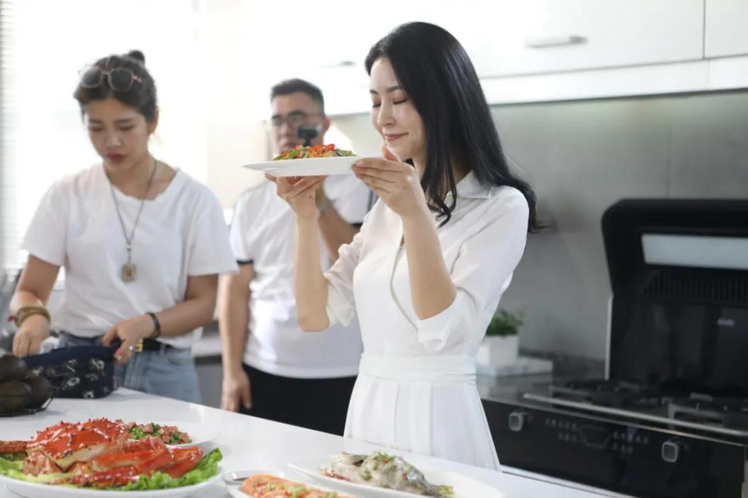 楊媽媽實力出圈，你認出她了嗎？