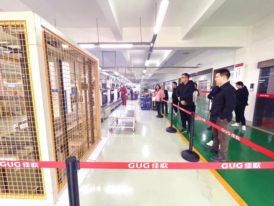 紹興市留學(xué)生聯(lián)誼會(huì)一行蒞臨佳歌集成灶參觀指導(dǎo)！