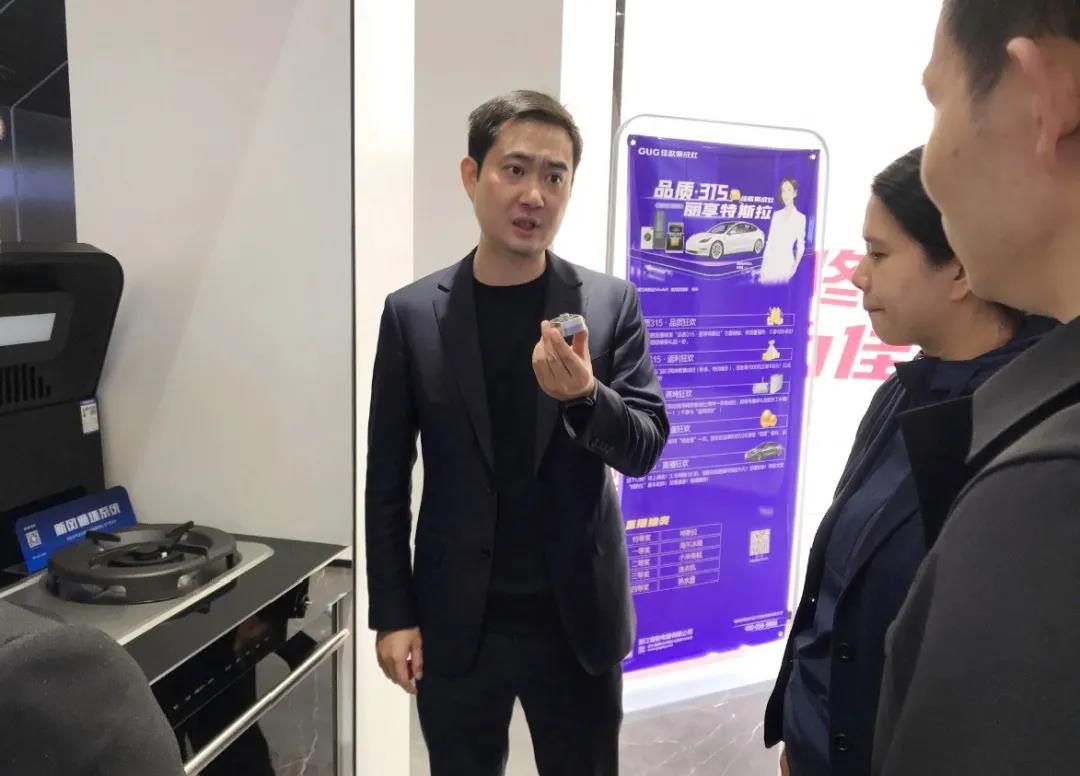 紹興市留學(xué)生聯(lián)誼會(huì)一行蒞臨佳歌集成灶參觀指導(dǎo)！