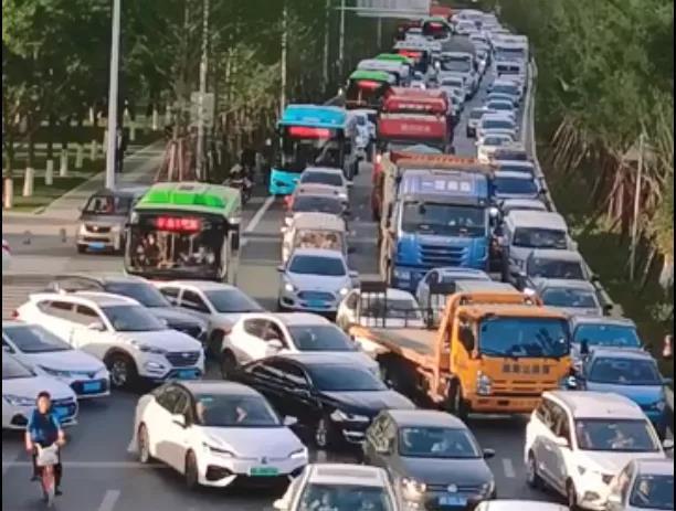 才下高速又上堵途？飯點(diǎn)排煙佳歌來(lái)疏通！