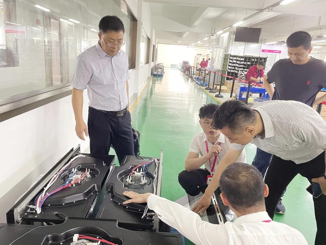 中國(guó)五金制品協(xié)會(huì)副理事長(zhǎng)孟凡波一行蒞臨佳歌集團(tuán)參觀指導(dǎo)！