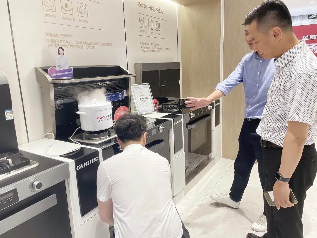 中國(guó)五金制品協(xié)會(huì)副理事長(zhǎng)孟凡波一行蒞臨佳歌集團(tuán)參觀指導(dǎo)！