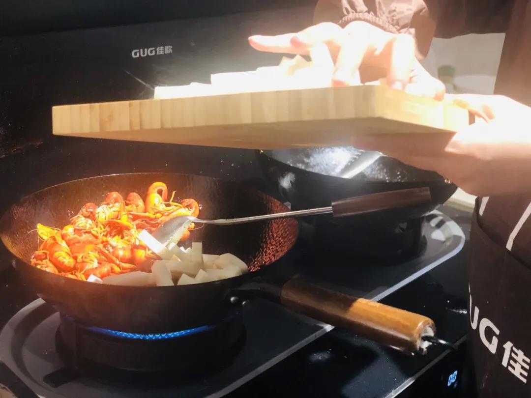 有佳歌，暢快看球美食不斷！