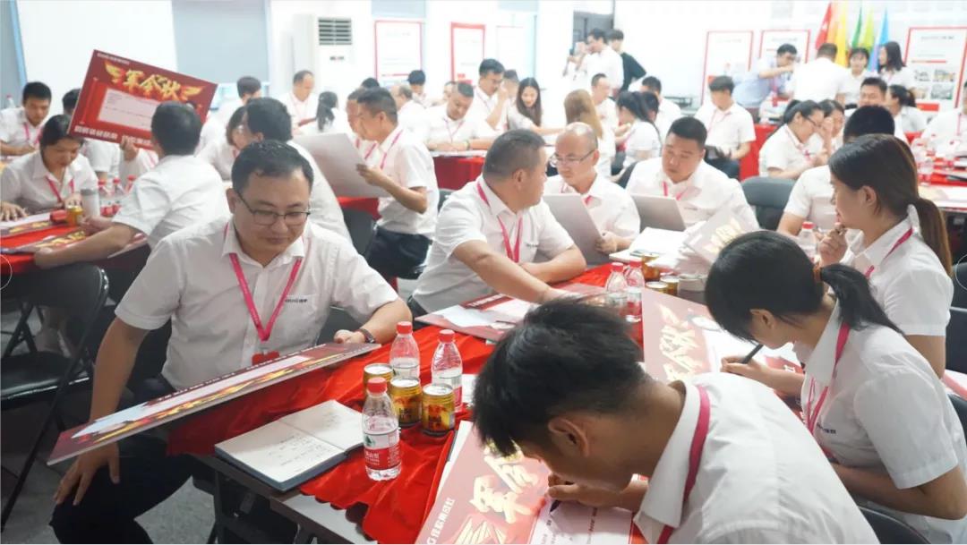 “星耀佳歌·一路佟行”808超級(jí)品牌日啟動(dòng)會(huì)暨818全國(guó)招商動(dòng)員大會(huì)圓滿成功！