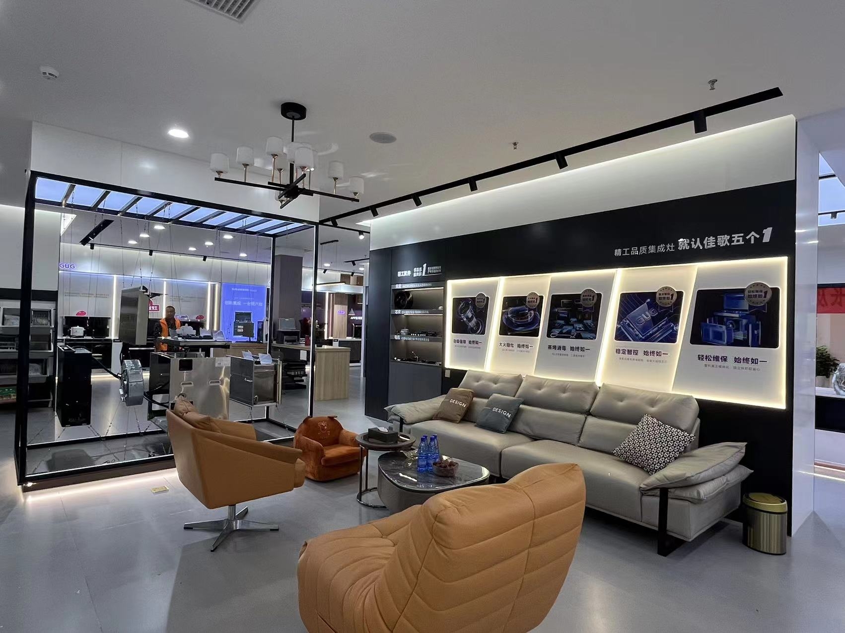 佳歌集團(tuán)總裁袁海濱一行走訪一線(xiàn)終端市場(chǎng)考察！