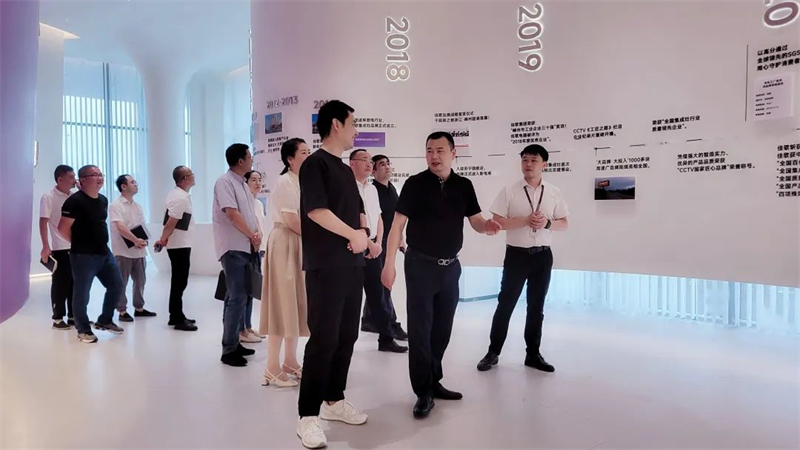 紹興市市場(chǎng)監(jiān)督管理局領(lǐng)導(dǎo)一行蒞臨佳歌二期智能化新工廠參觀考察！