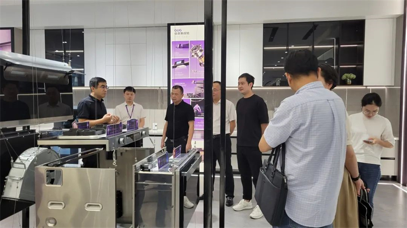 紹興市市場(chǎng)監(jiān)督管理局領(lǐng)導(dǎo)一行蒞臨佳歌二期智能化新工廠參觀考察！