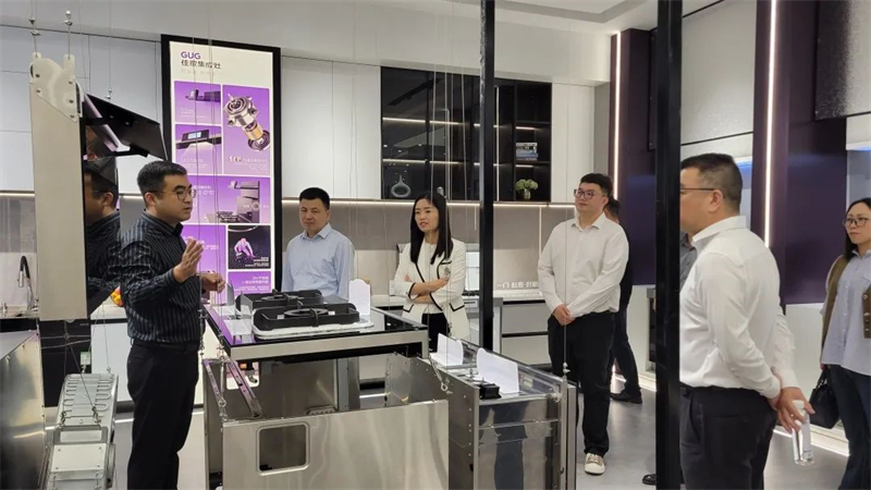 紹興市商務(wù)局領(lǐng)導(dǎo)一行蒞臨佳歌二期智能化新工廠參觀考察！